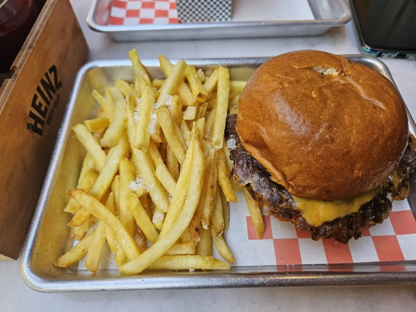 Two Hands Burger & Toastery fotoğraf 2