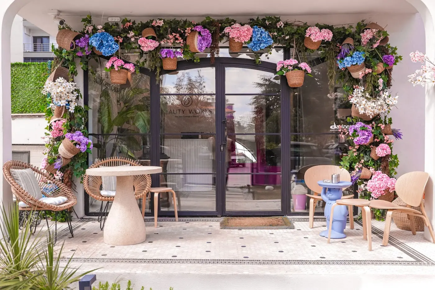 Beauty Works Güzellik Merkezi - Torbalı Cilt Bakımı, Kalıcı Makyaj ve Sıkılaşma