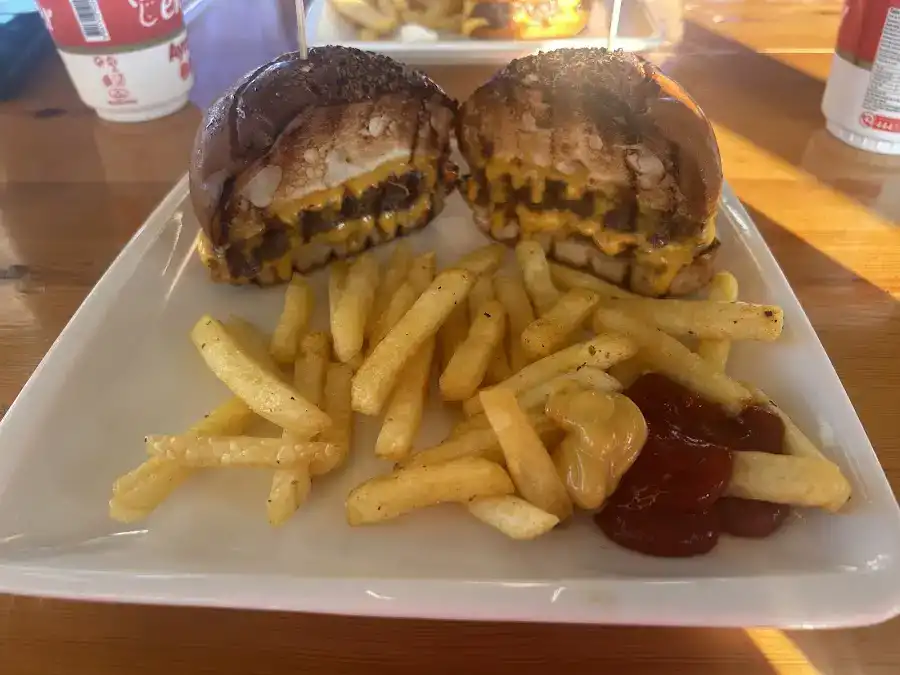 Atifa burger&köfte fotoğraf 2