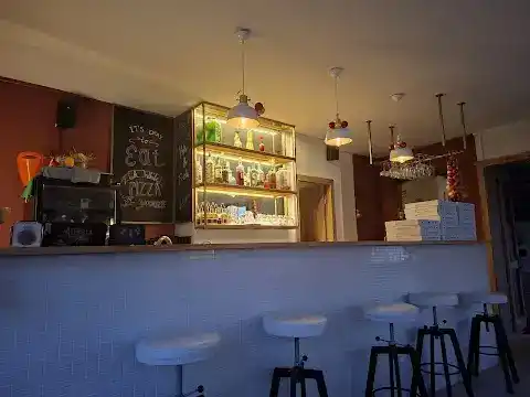 Brats Pizza Club