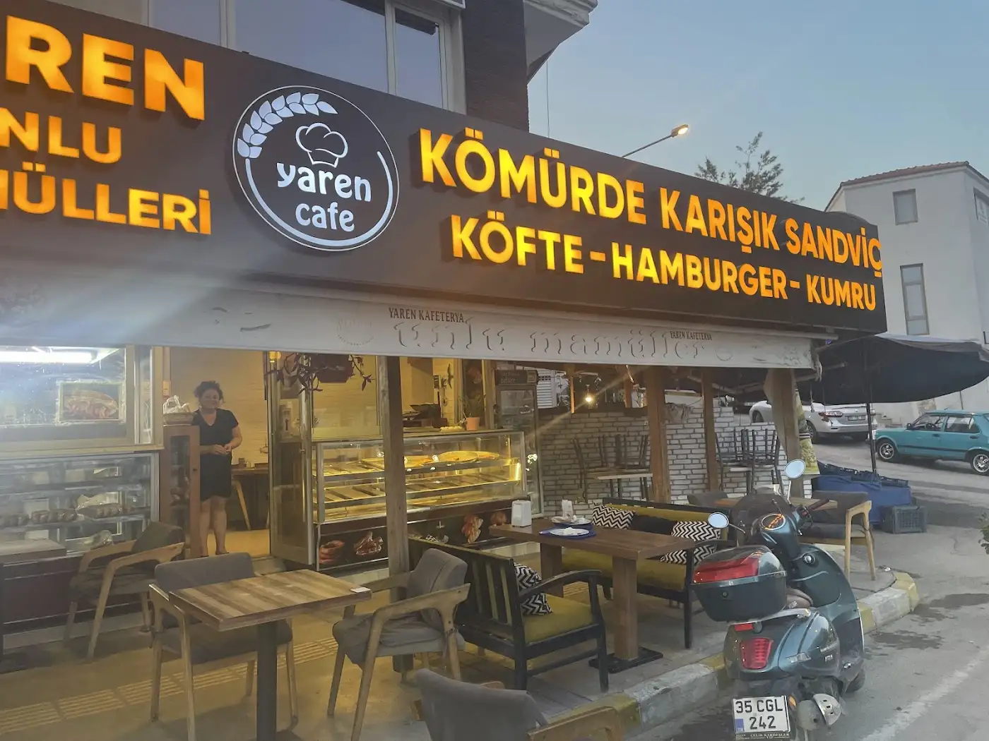 Kömürde Sandviç Yaren Büfe Urla
