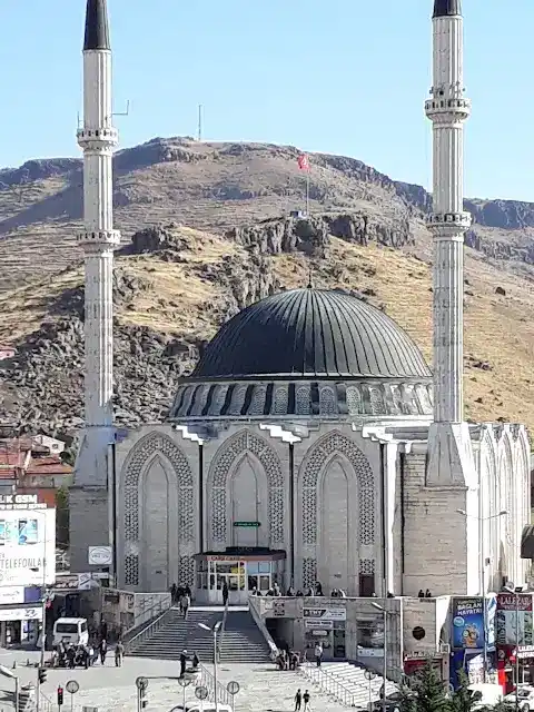 Develi Meydanı
