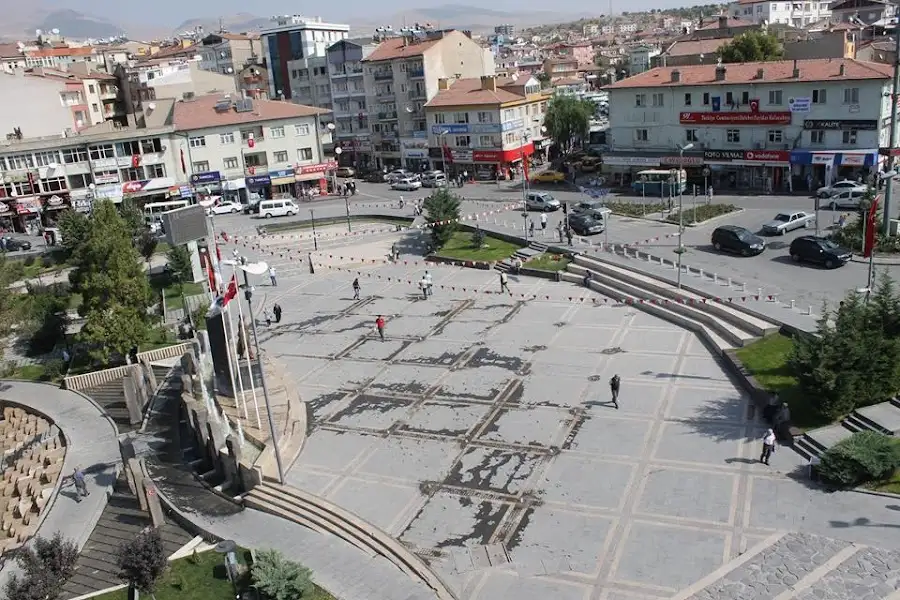 Develi Meydanı fotoğraf 3