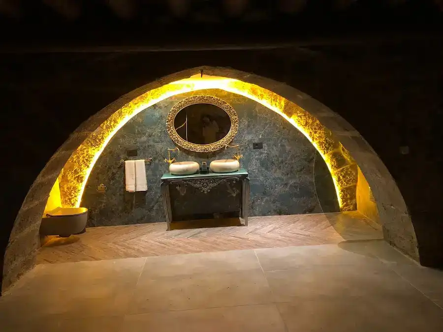 KEREM iLE ASLI BUTiK OTEL