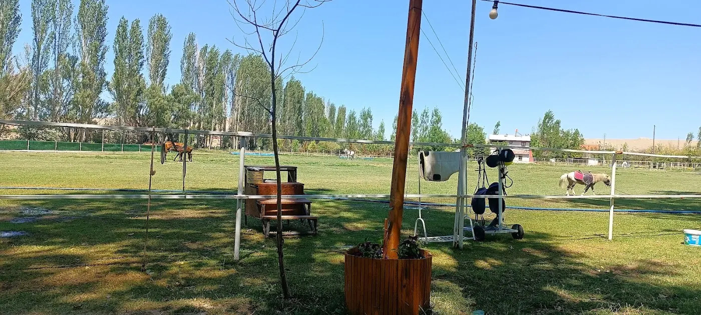Özsarı At Çiftliği At Binim Merkezi Kahvaltı ve Restaurant fotoğraf 3