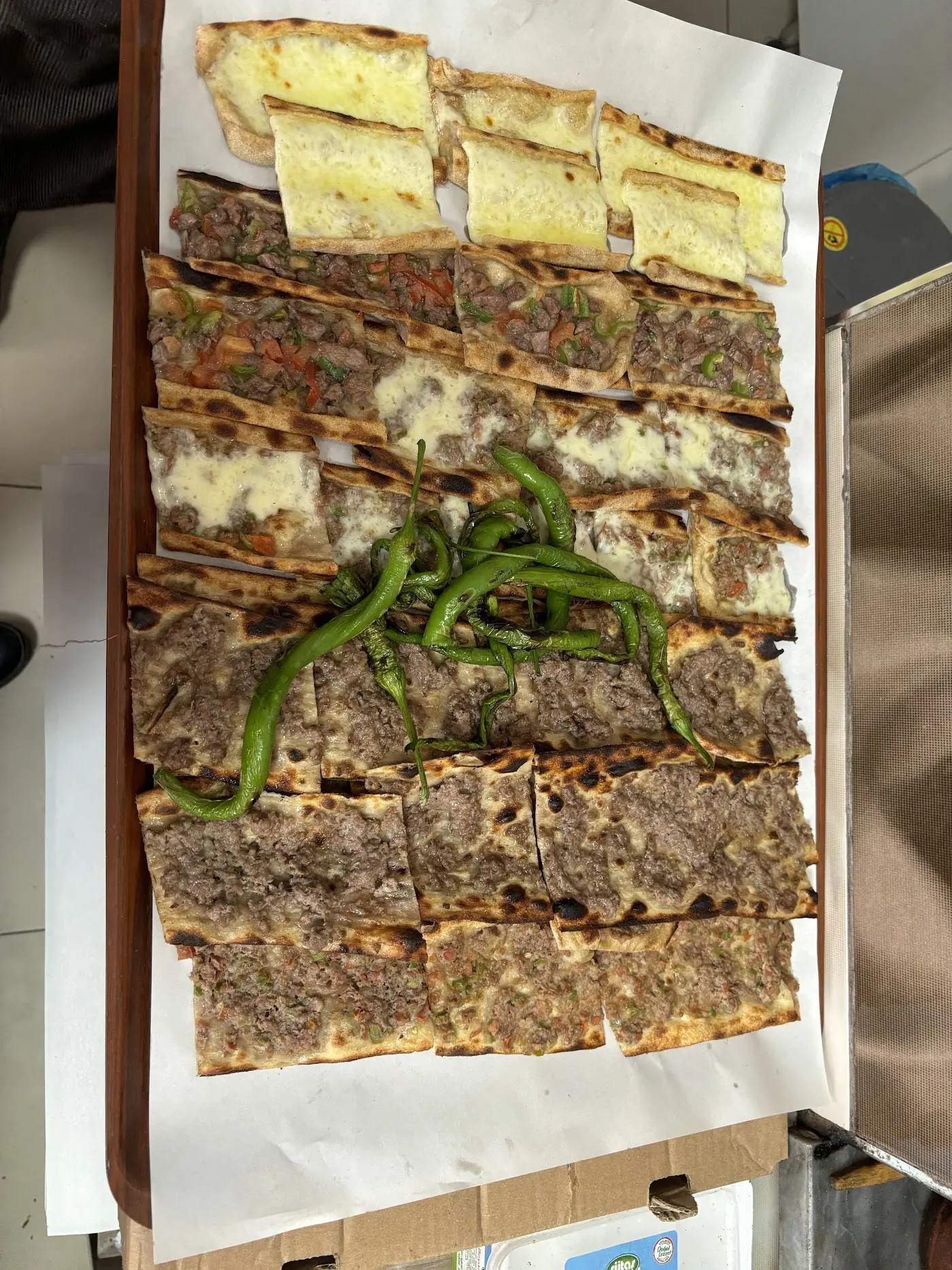 Mevlana etli ekmek. LEZZETİN DORUK NOKTASI fotoğraf 2