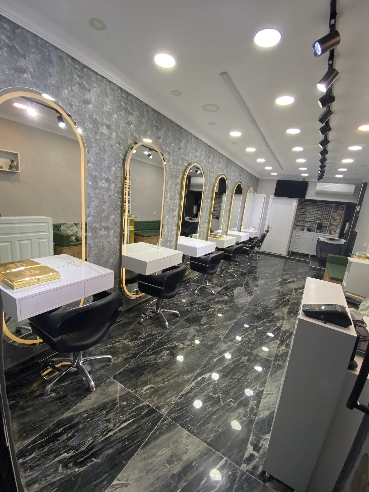 Enis Engin Hair Makeup stüdyo fotoğraf 2