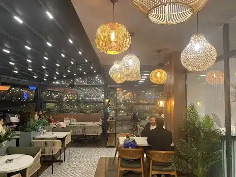 Lavinia Chocolate & Waffle & Coffee Akhisar