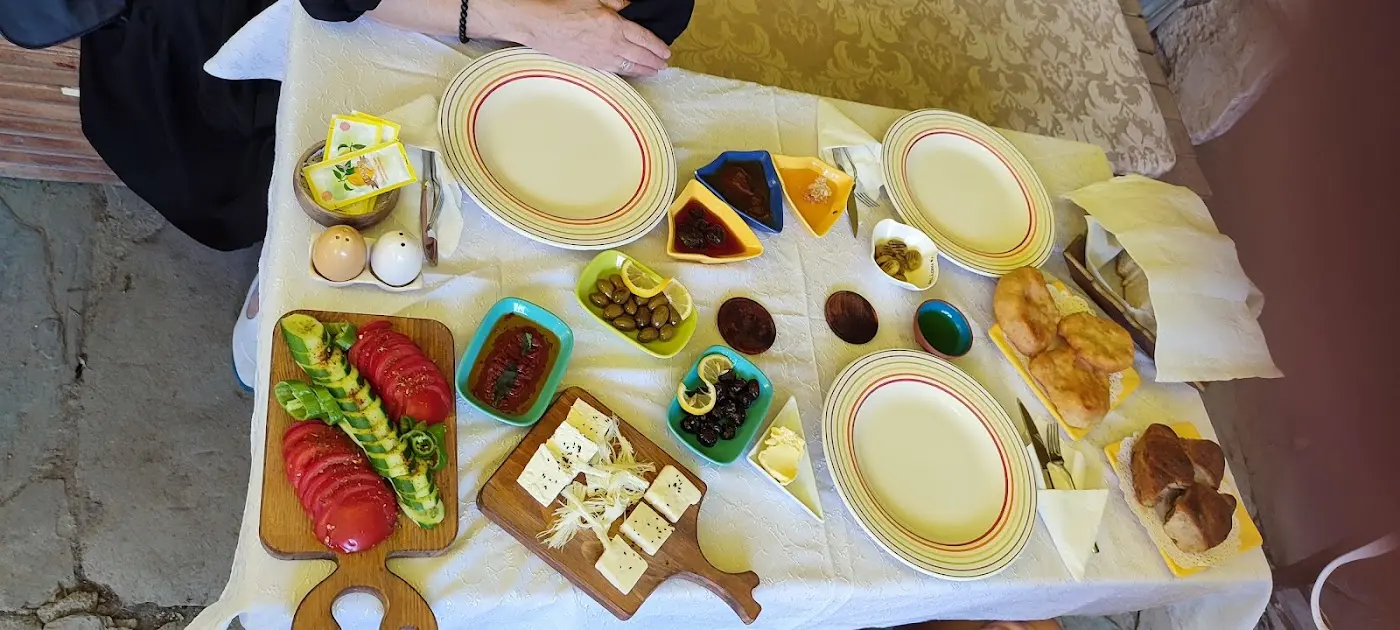 Kula Zühtü Bey Konağı