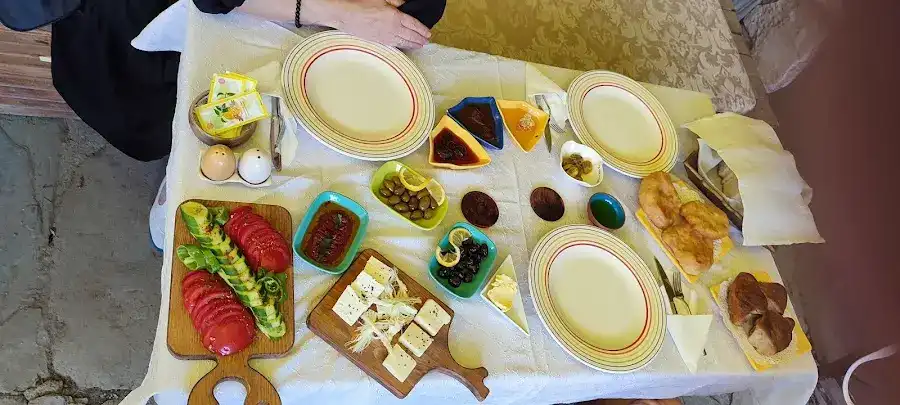 Kula Zühtü Bey Konağı
