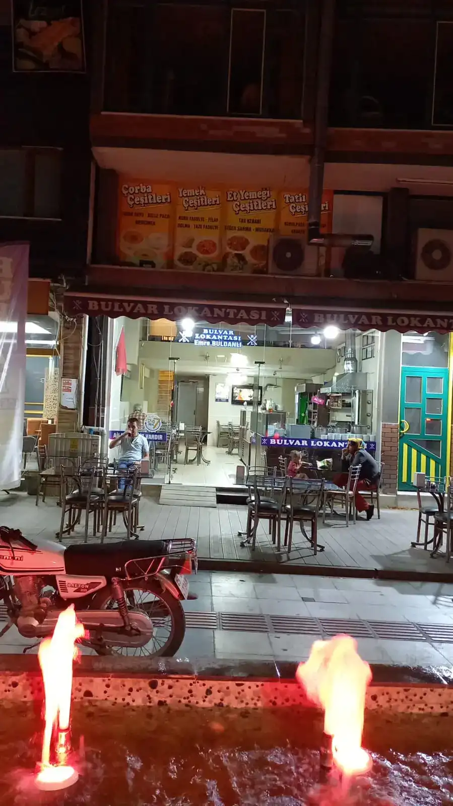 Bulvar lokantası fotoğraf 2