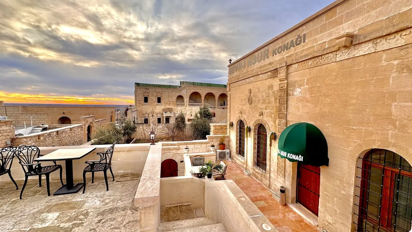 SEYR-İ ASUR KONAĞI OTEL & CAFE