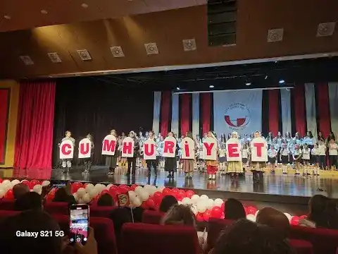Mersin Büyükşehir Belediyesi Kongre Ve Sergi Sarayı