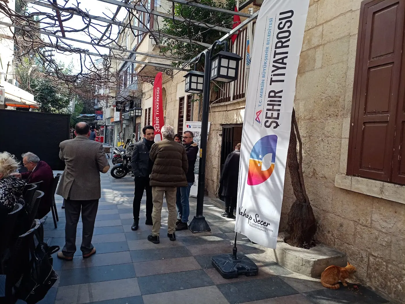 Mersin Şehir Tiyatrosu Nevit Kodallı Sahnesi