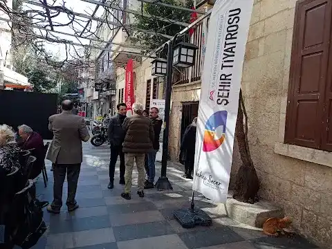 Mersin Şehir Tiyatrosu Nevit Kodallı Sahnesi