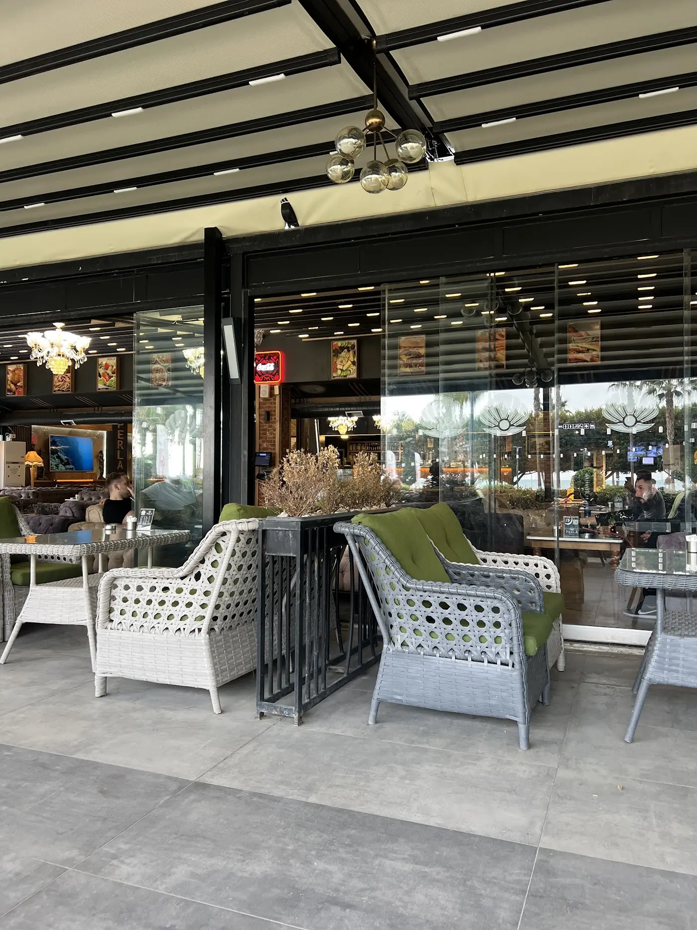 Perla Cafe