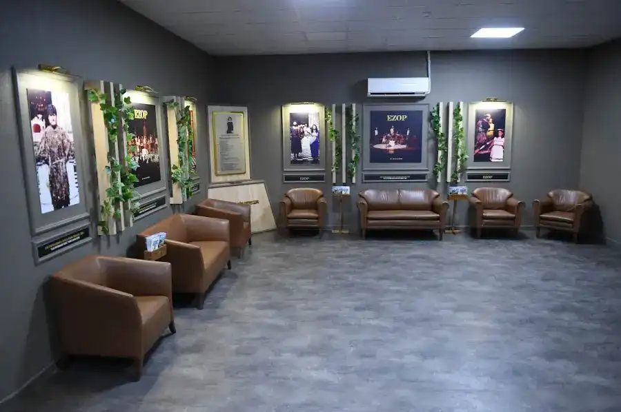 Tarsus Şehir Tiyatrosu / Ayşe Lebriz Berkem Sahnesi fotoğraf 2