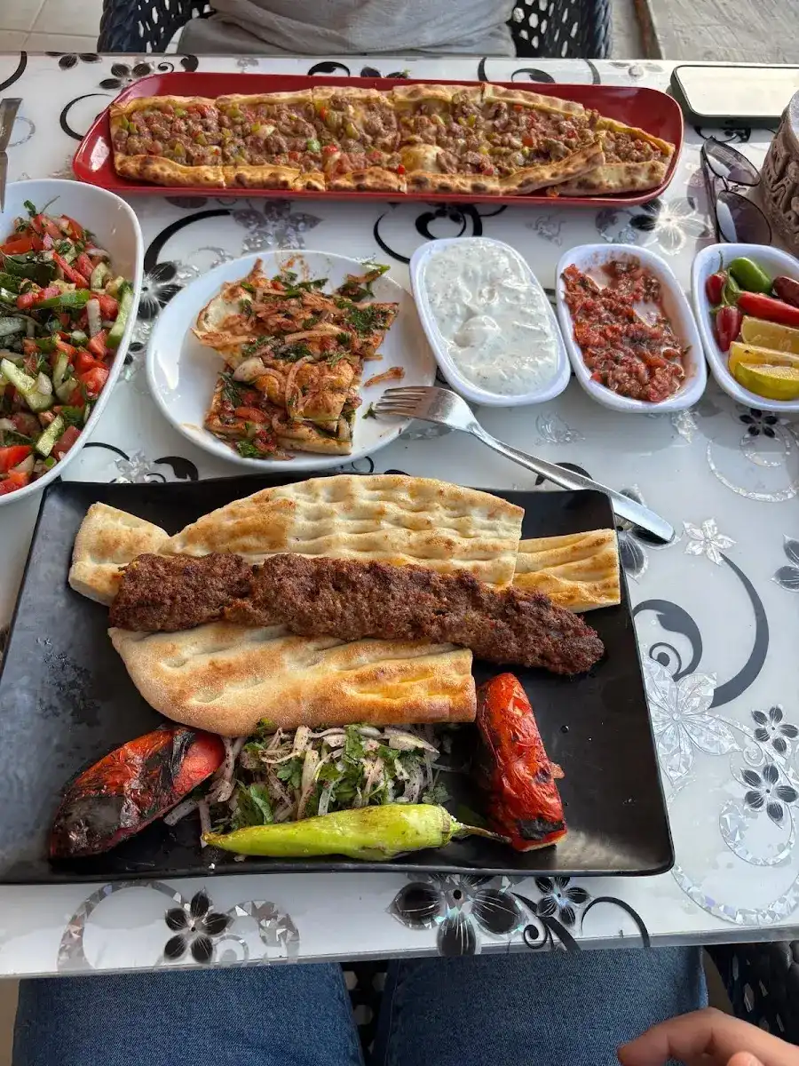 ADANALI İRFAN USTA KEBAB VE PİDE fotoğraf 2