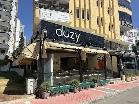 Dozy Coffee & Cocktail