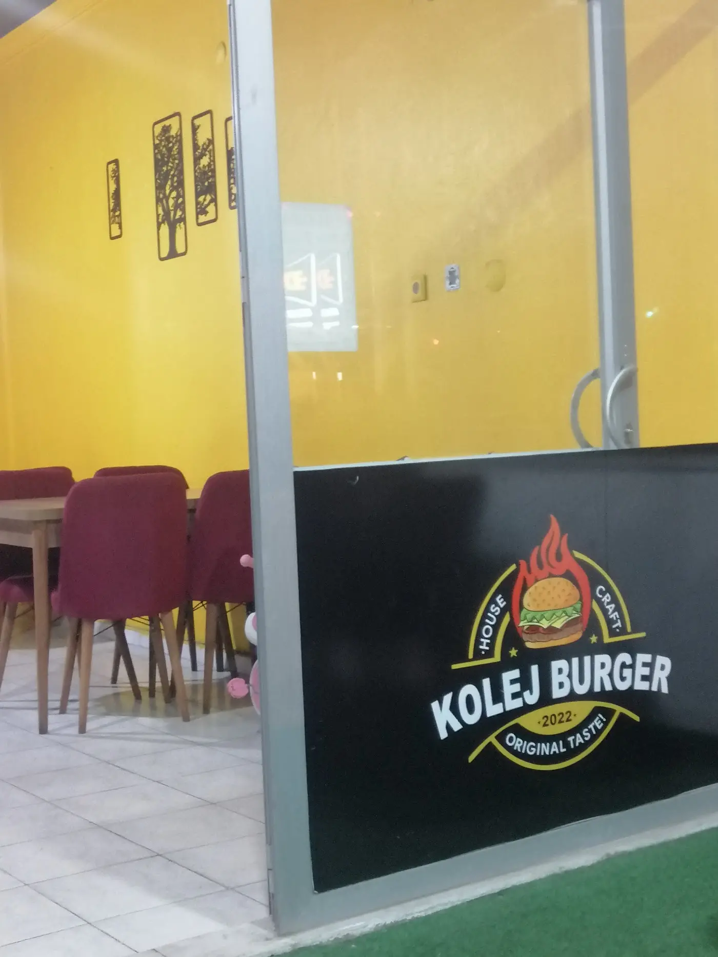 Kolej Burger fotoğraf 3