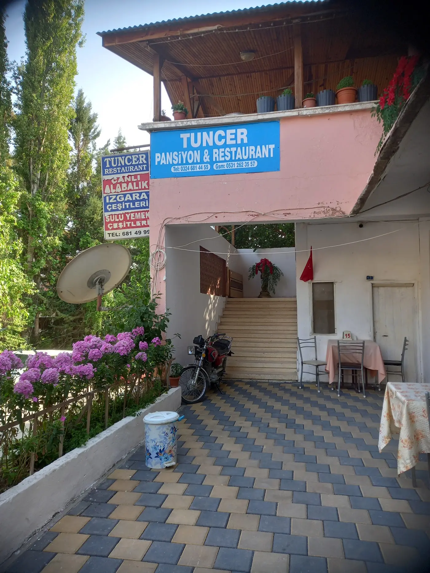 Tuncer Pansiyon-Restaurant