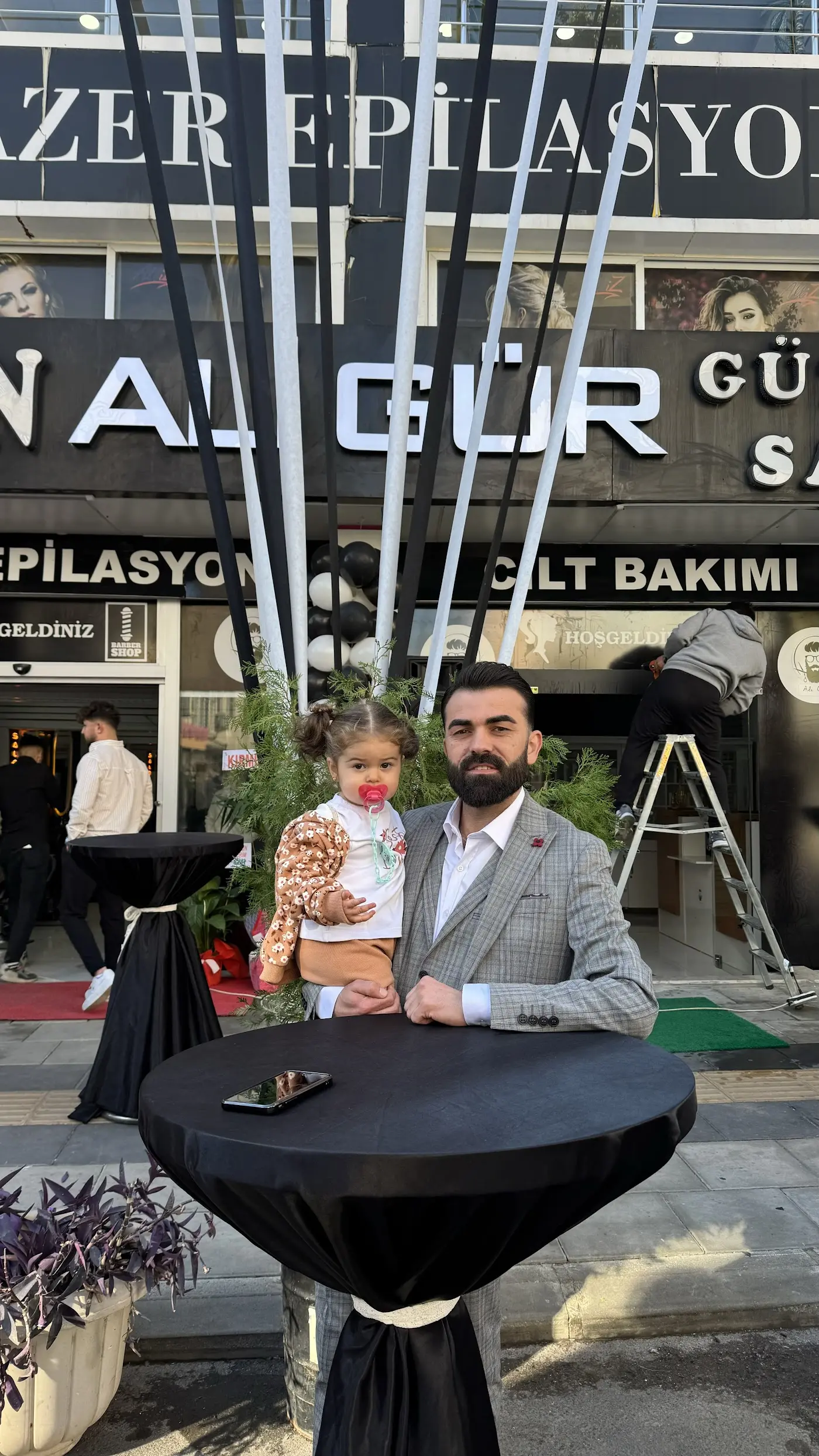 SALOON Ali Gür