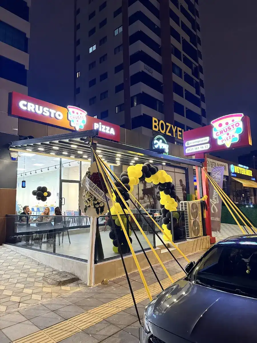 Crusto Pizza