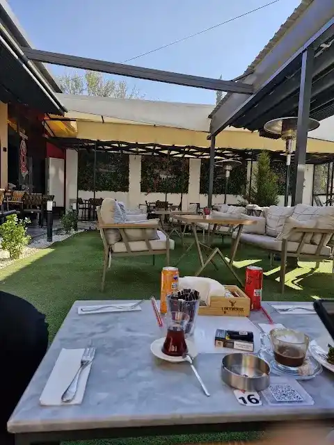 Loftverse Coffee & Lounge