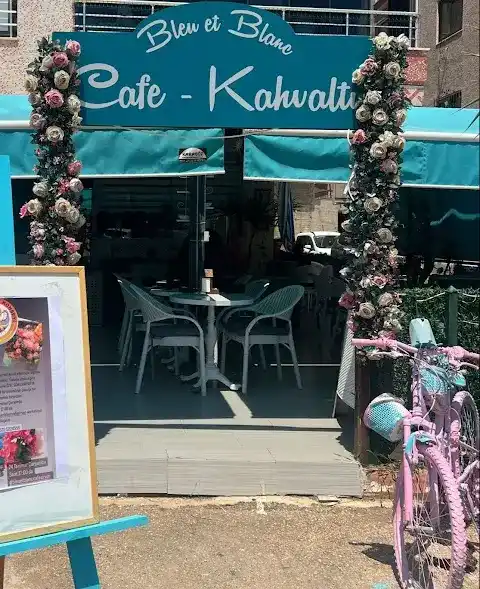 BLEU ET BLANC CAFE