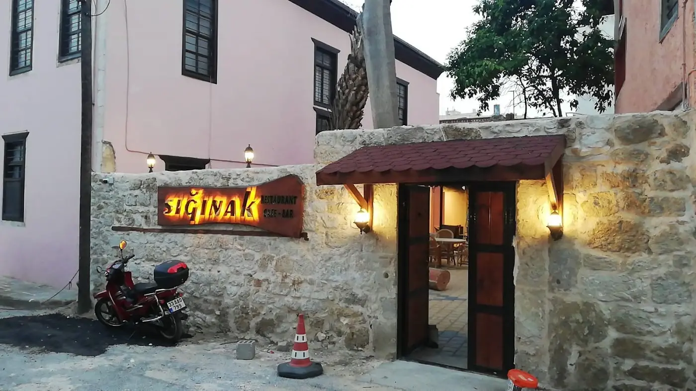 sığınak cafe restaurant bar (et ciğer evi)