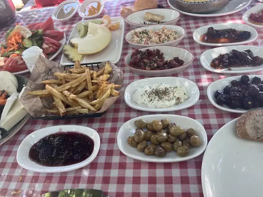 İPEK AT ÇİFTLİĞİ KAHVALTI BAHÇESİ fotoğraf 2