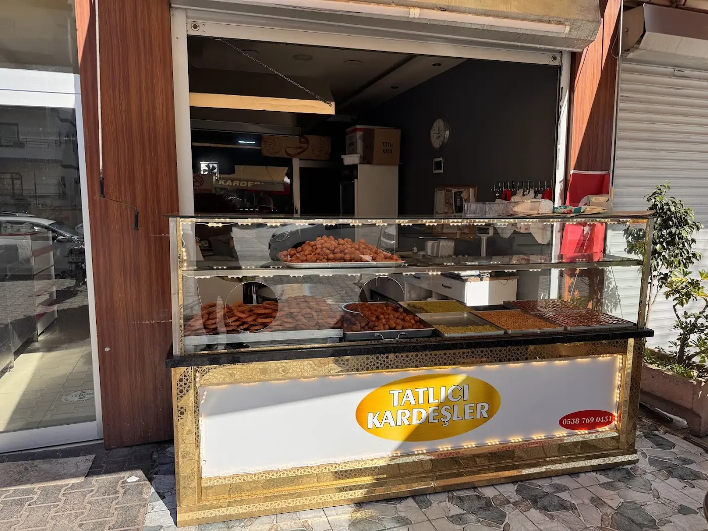 Tatlıcı Kardeşler