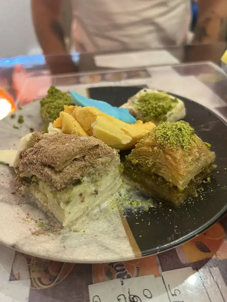 GEZEROĞULLARI BAKLAVA KÜNEFE KAHVALTI fotoğraf 3
