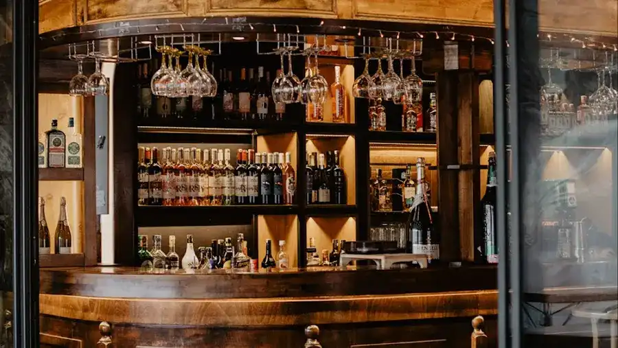Gold & Black Cafe - Bistro - Pub