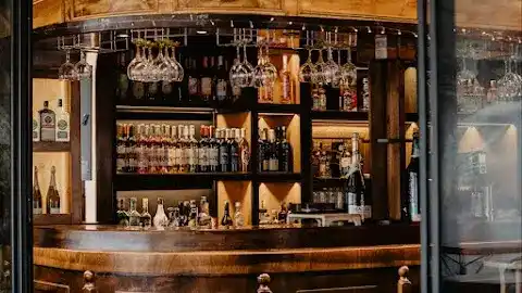 Gold & Black Cafe - Bistro - Pub