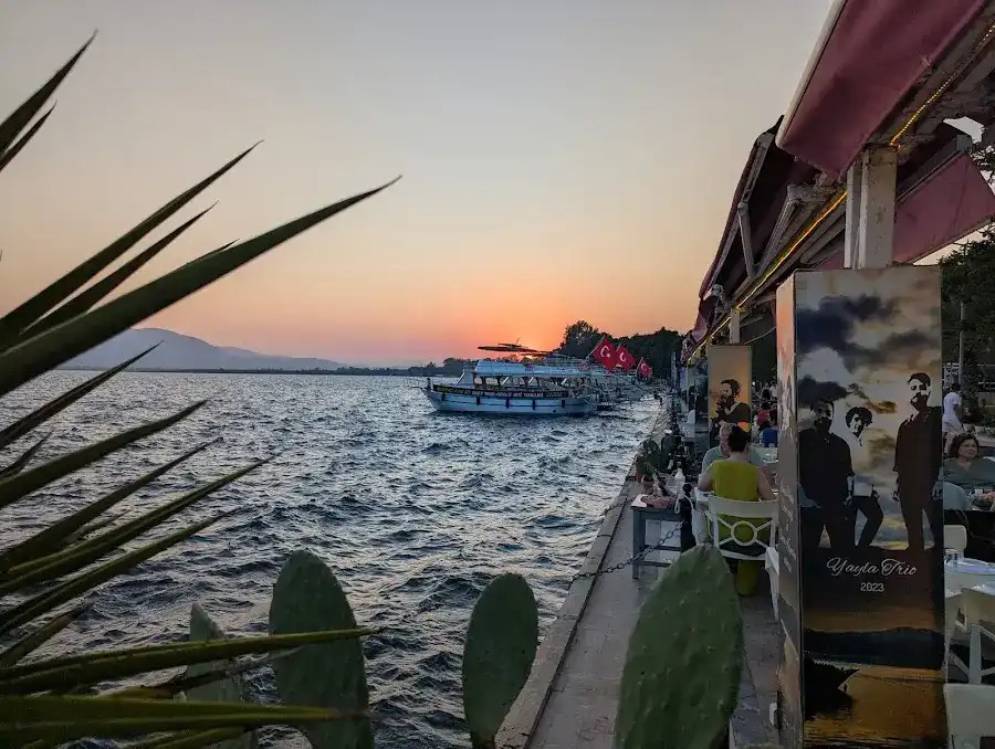 AYAKLIGÖL BalıkRestaurant fotoğraf 3