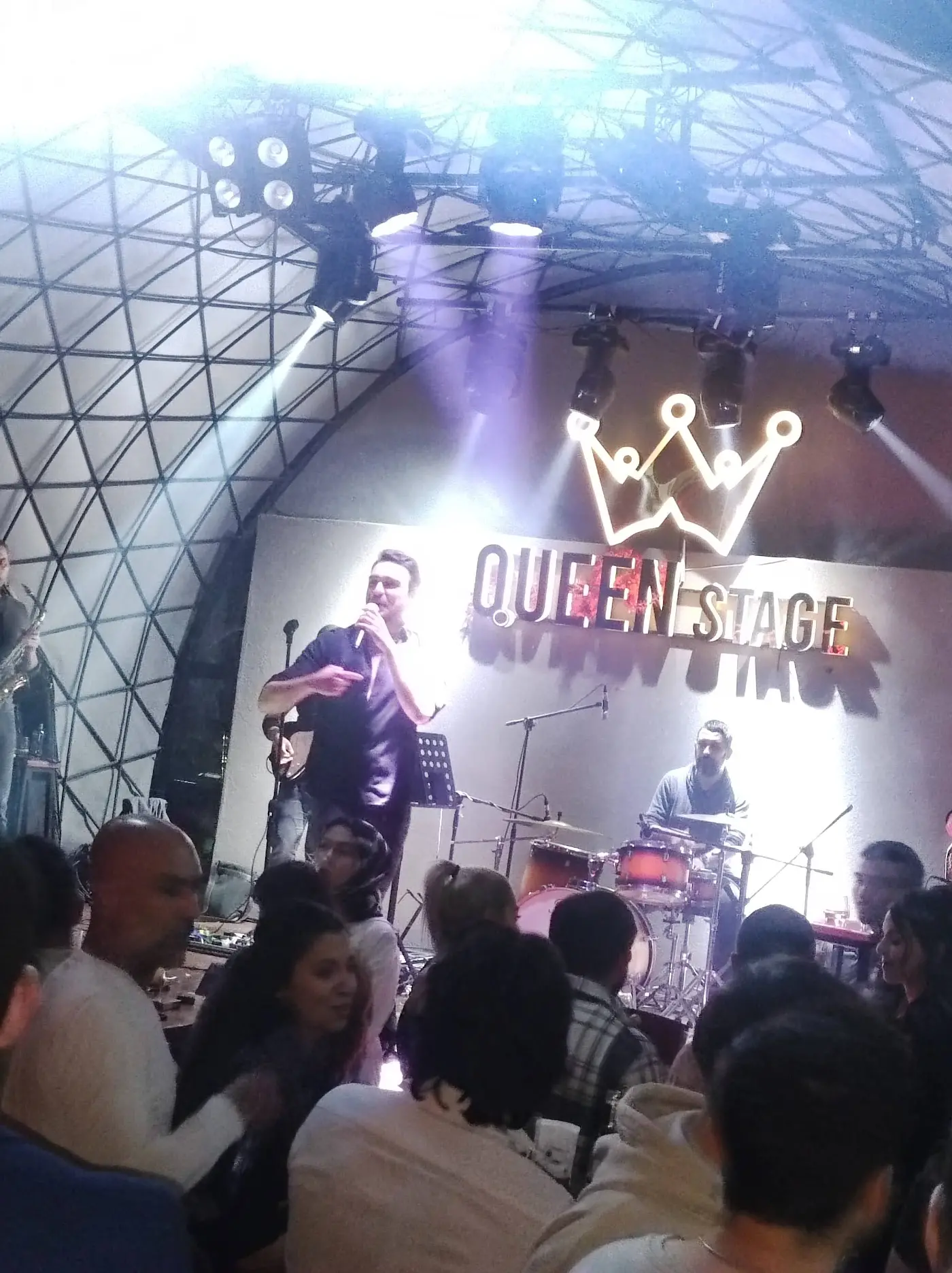 Queen Stage