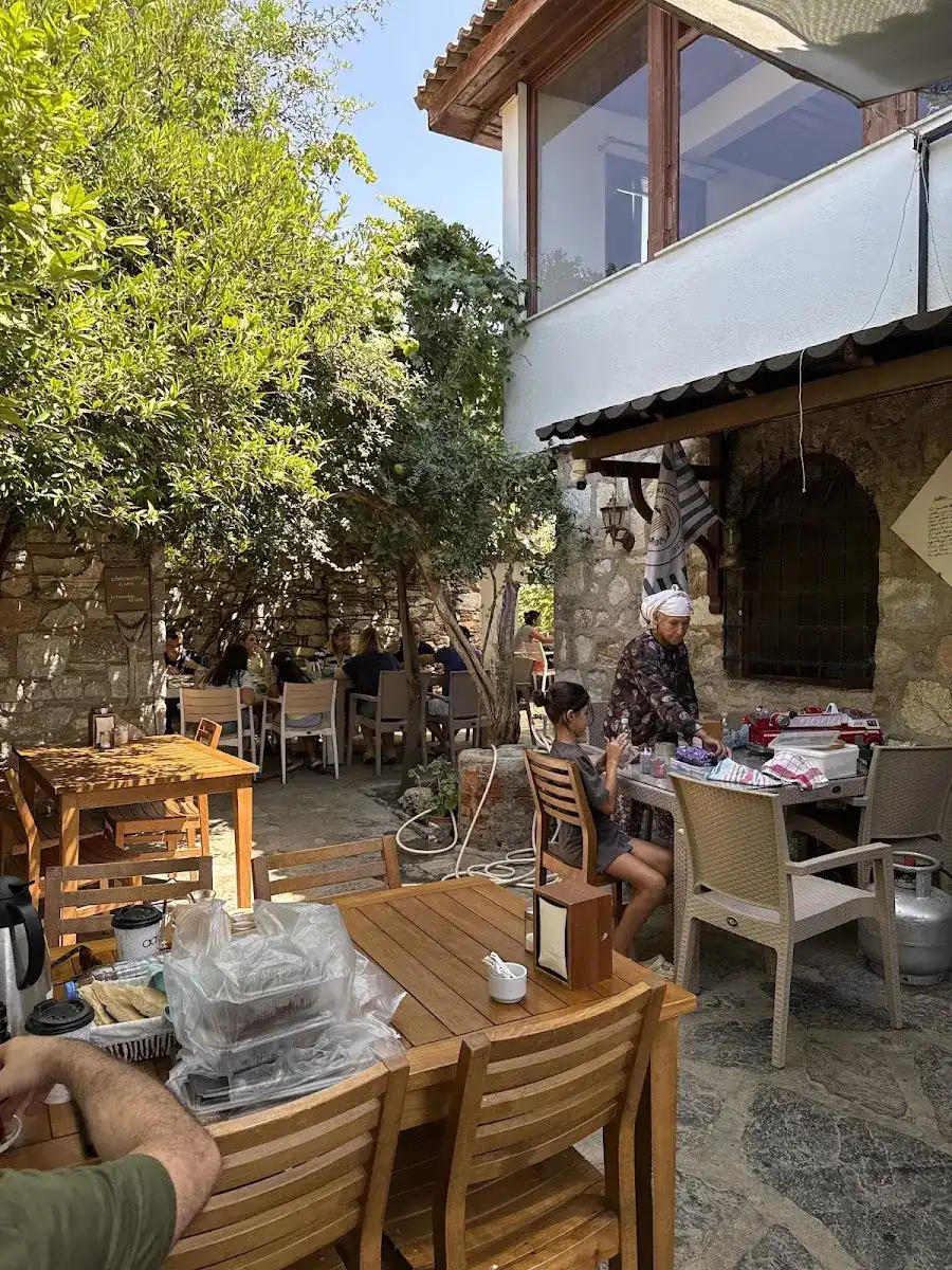 Çörekotu Cafe by Ummahan Güler