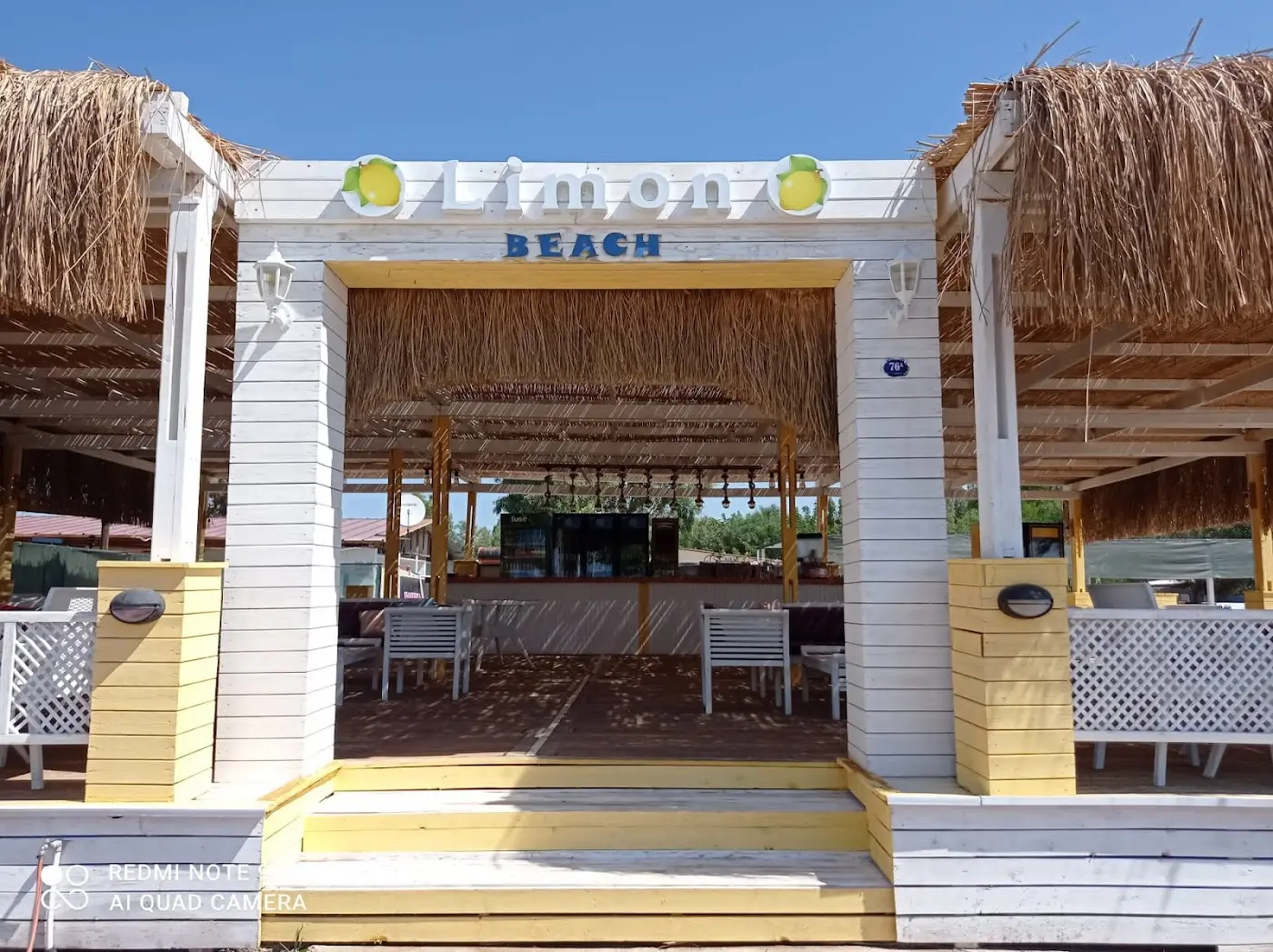 Limon beach cafe