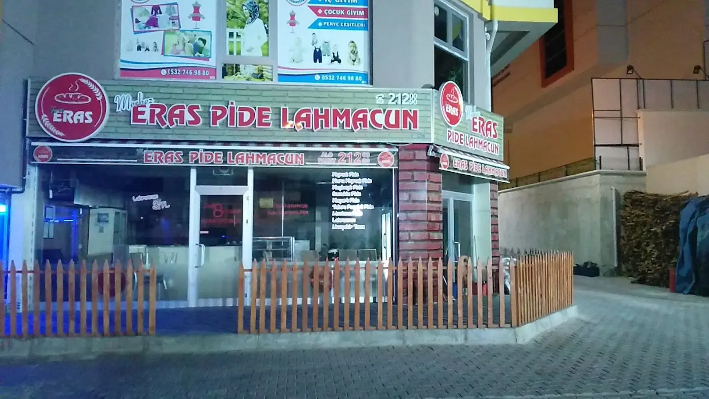 Eras pide lahmacun