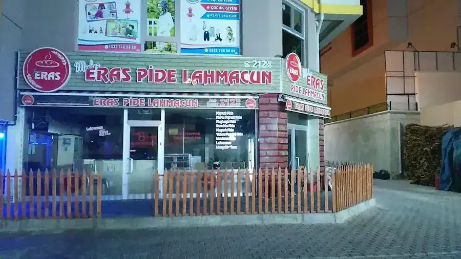Eras pide lahmacun