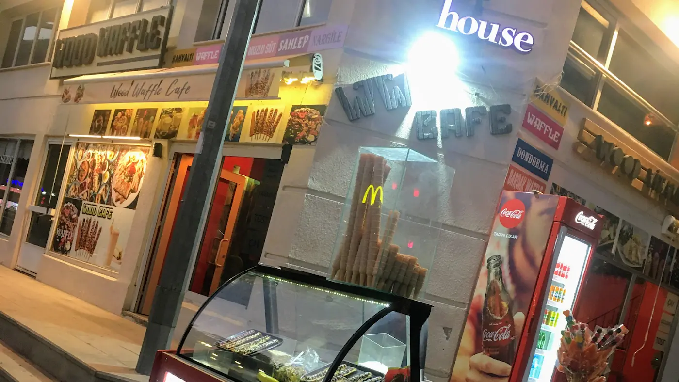 Wood Waffle Nargile Cafe
