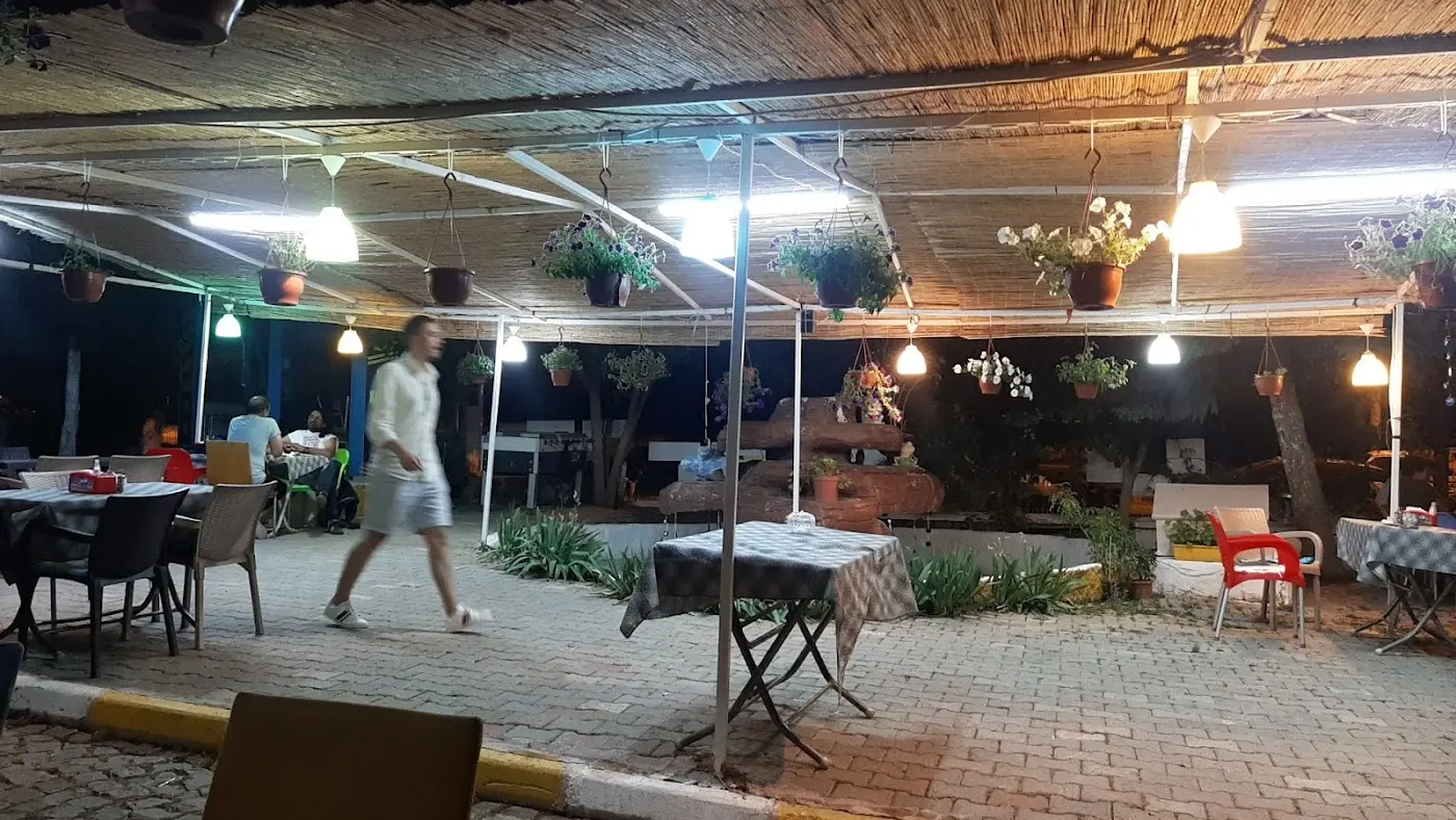 yağmur kafe