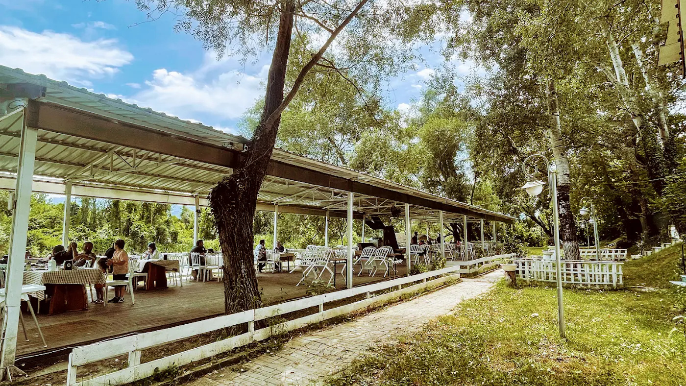 Nehirland Country Club Restoran fotoğraf 3