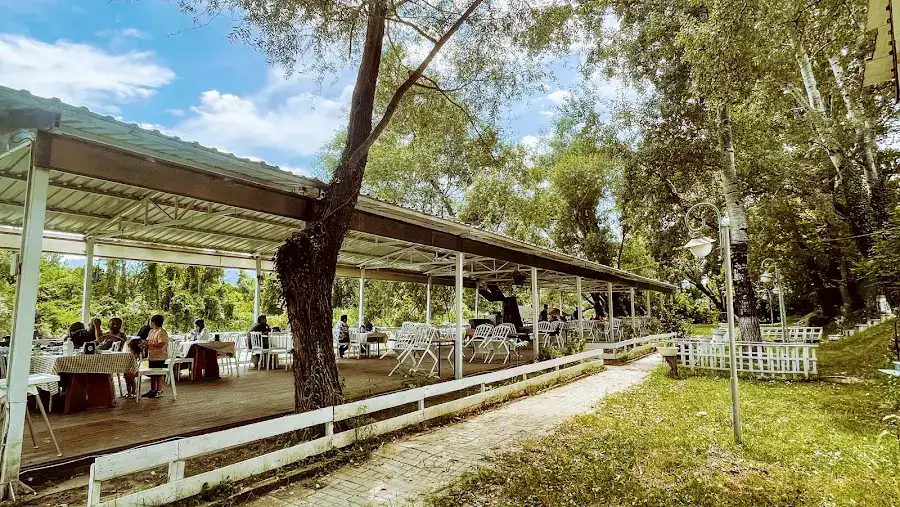 Nehirland Country Club Restoran fotoğraf 3
