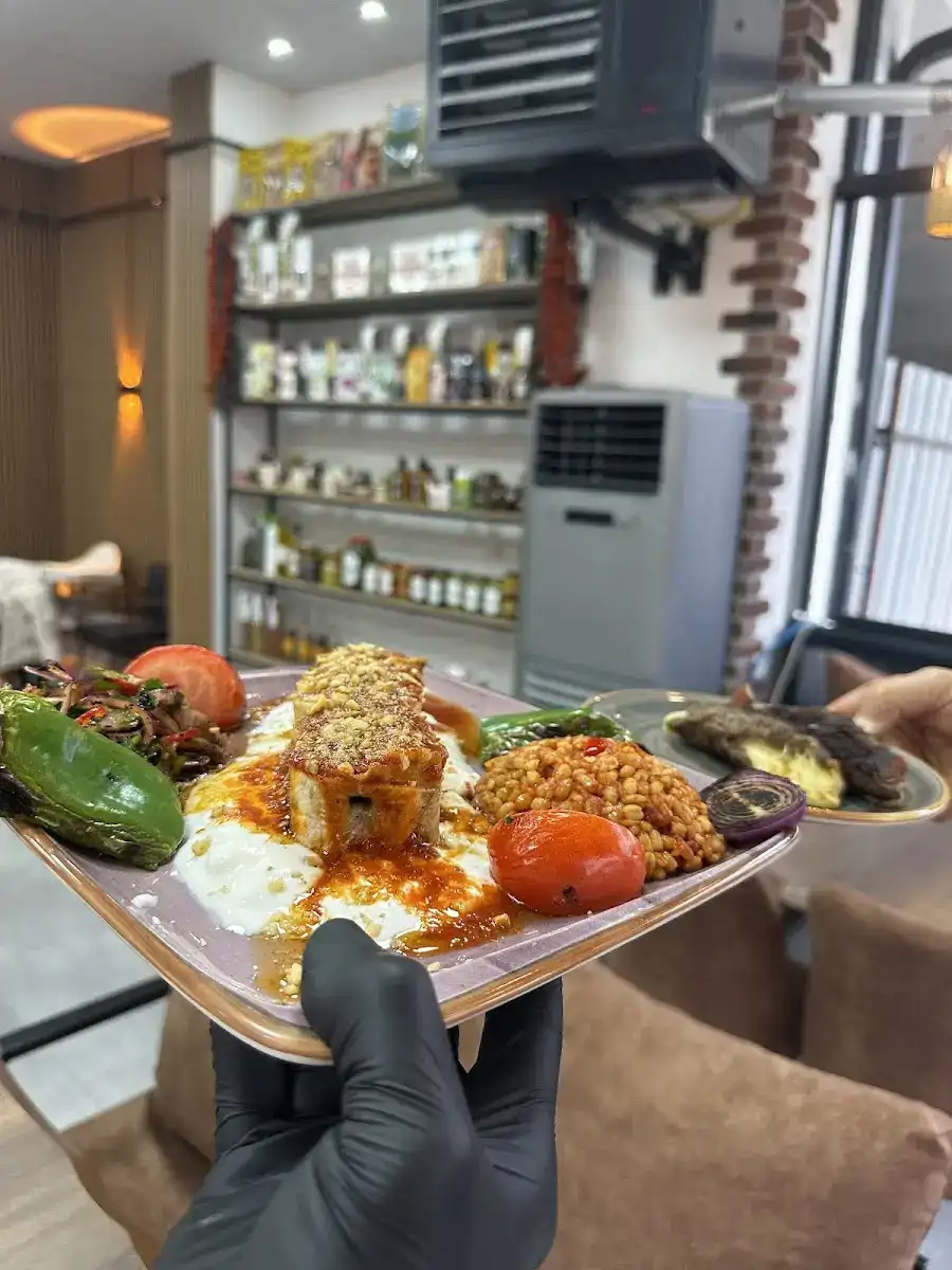 Quzine’m Restaurant Pide Lahmacun Kebap