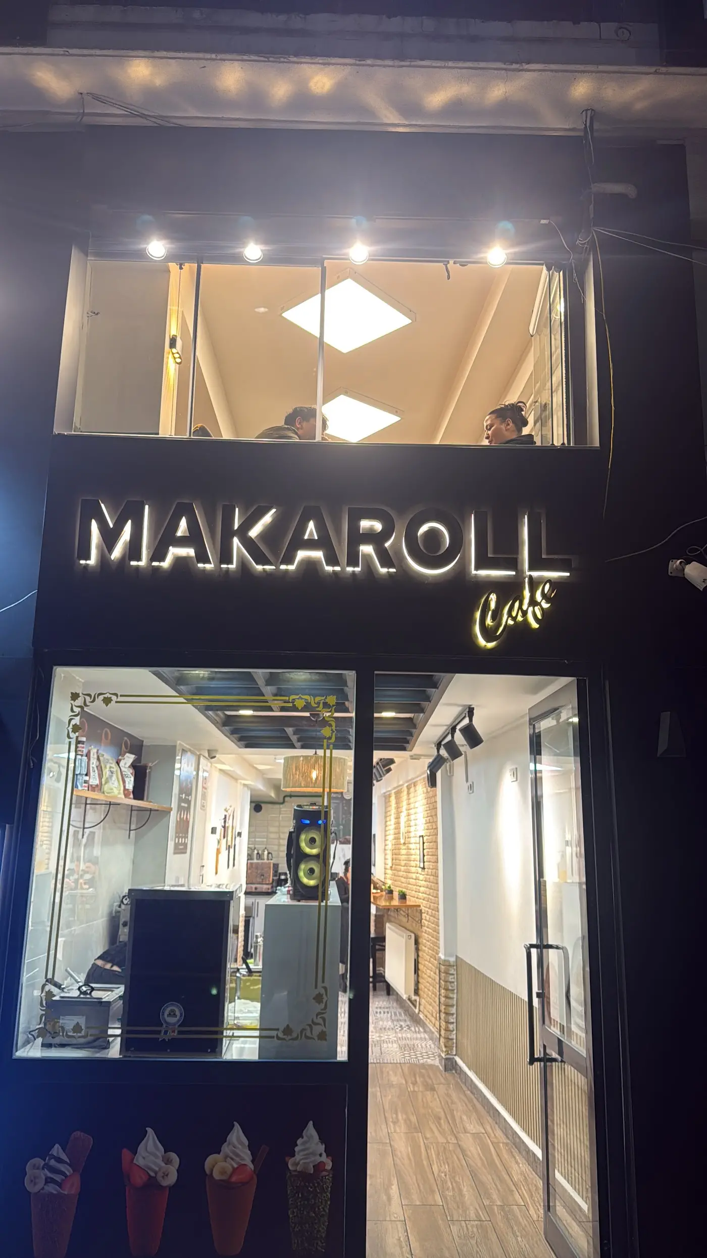 Makaroll cafe