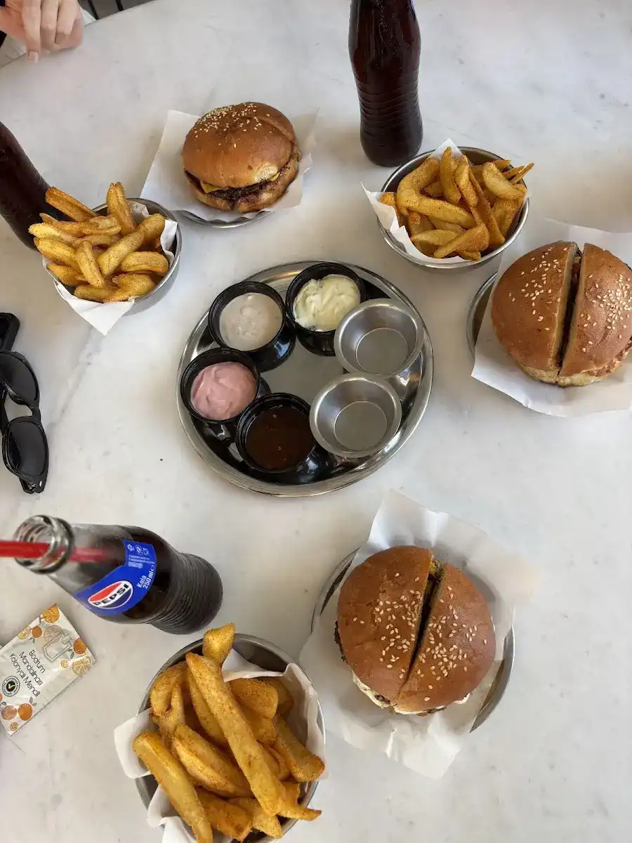 Red Dawn Burger fotoğraf 3