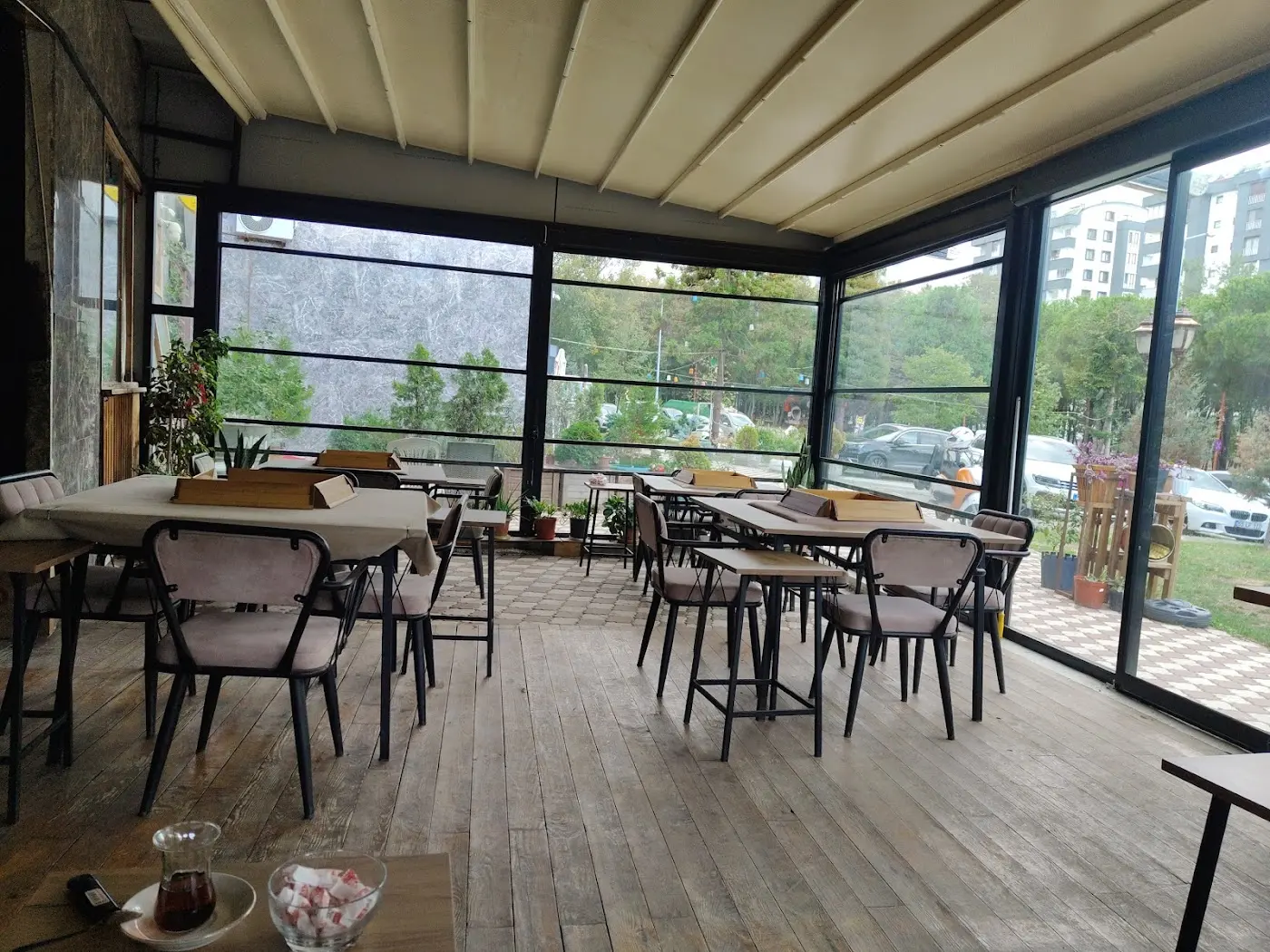 Yolka cafe house