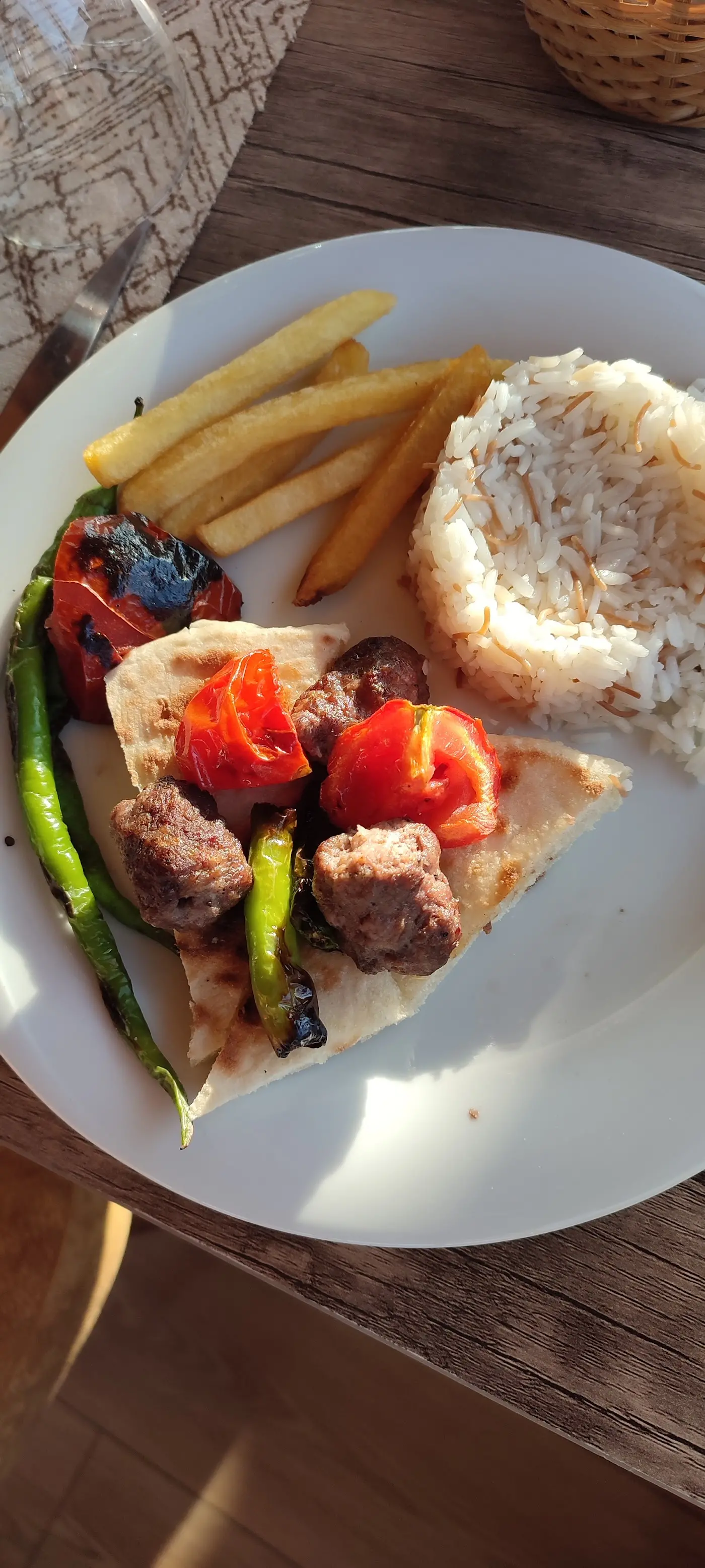 GÖL'ET RESTORANT KUZU CEVIRME fotoğraf 3